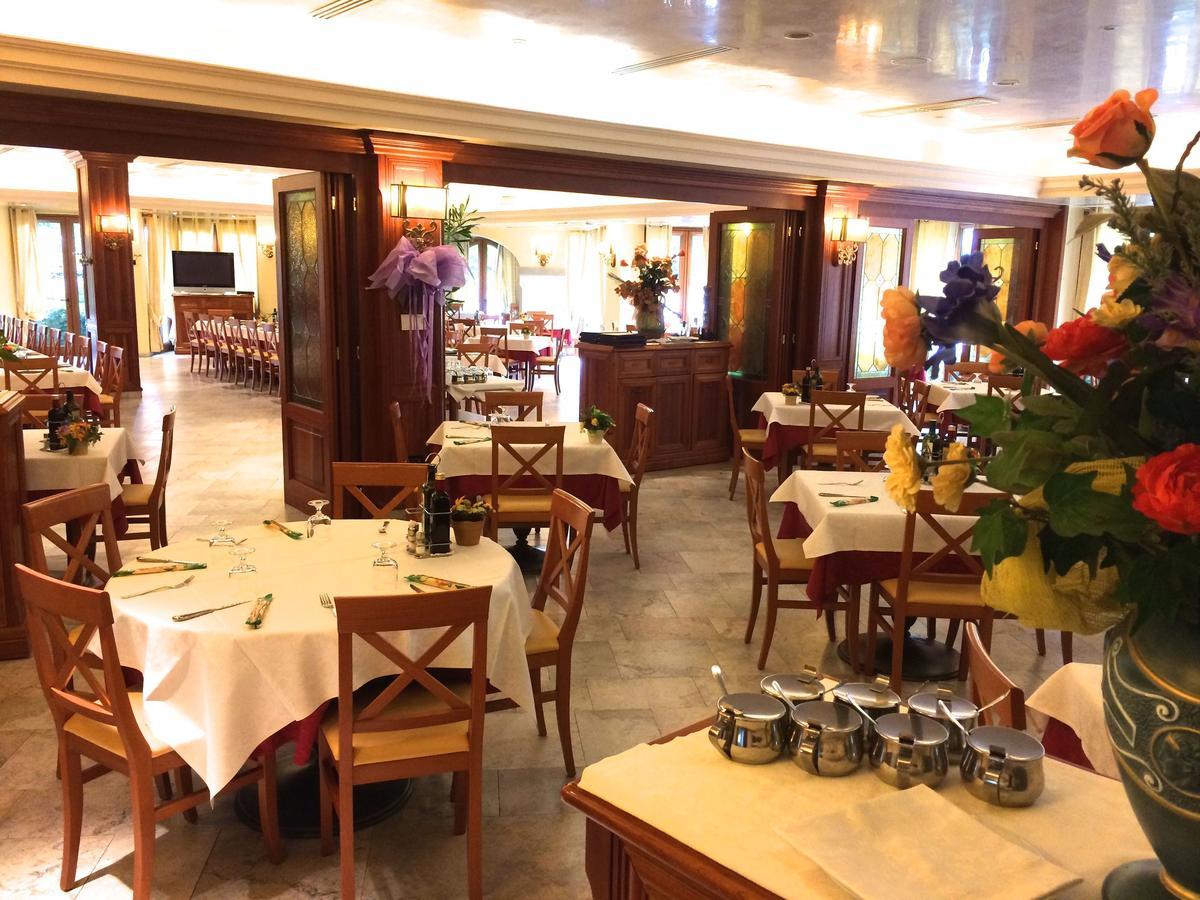 Albergo Ristorante Pizzeria Da Michele Venzone Zewnętrze zdjęcie